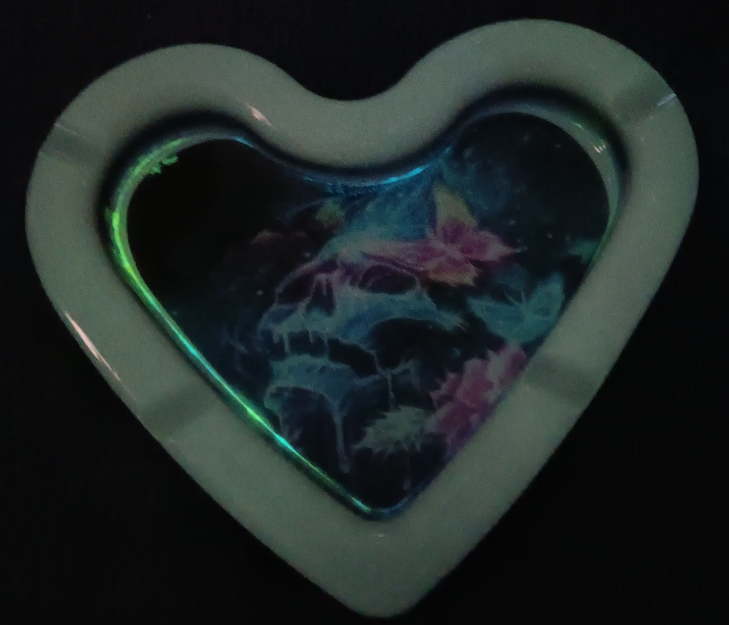 Skull & Butterfly 1 - Heart Ashtray - Glow